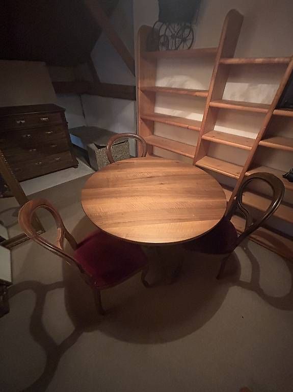 Tischset: Antiker Esstisch mit Stühle – Gebraucht aus Jona von Heubuch1