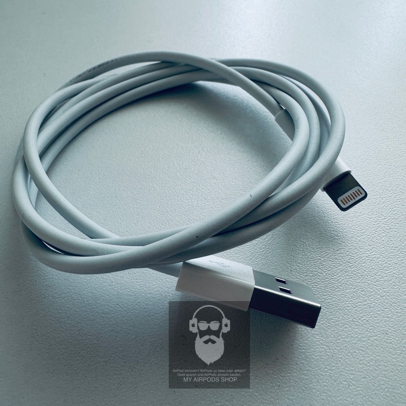 Apple Kabel: Original Apple Lightning auf USB-A Kabel 1M Fabrikneu – Neu (gemäss Beschreibung) aus Basel von MY.AIRPODS.SHOP 4