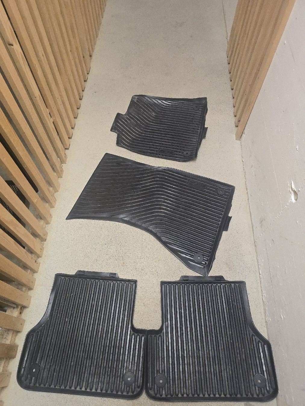 Teppiche: Fussmatten Audi a6  – Gebraucht aus Menziken von bilo.09.