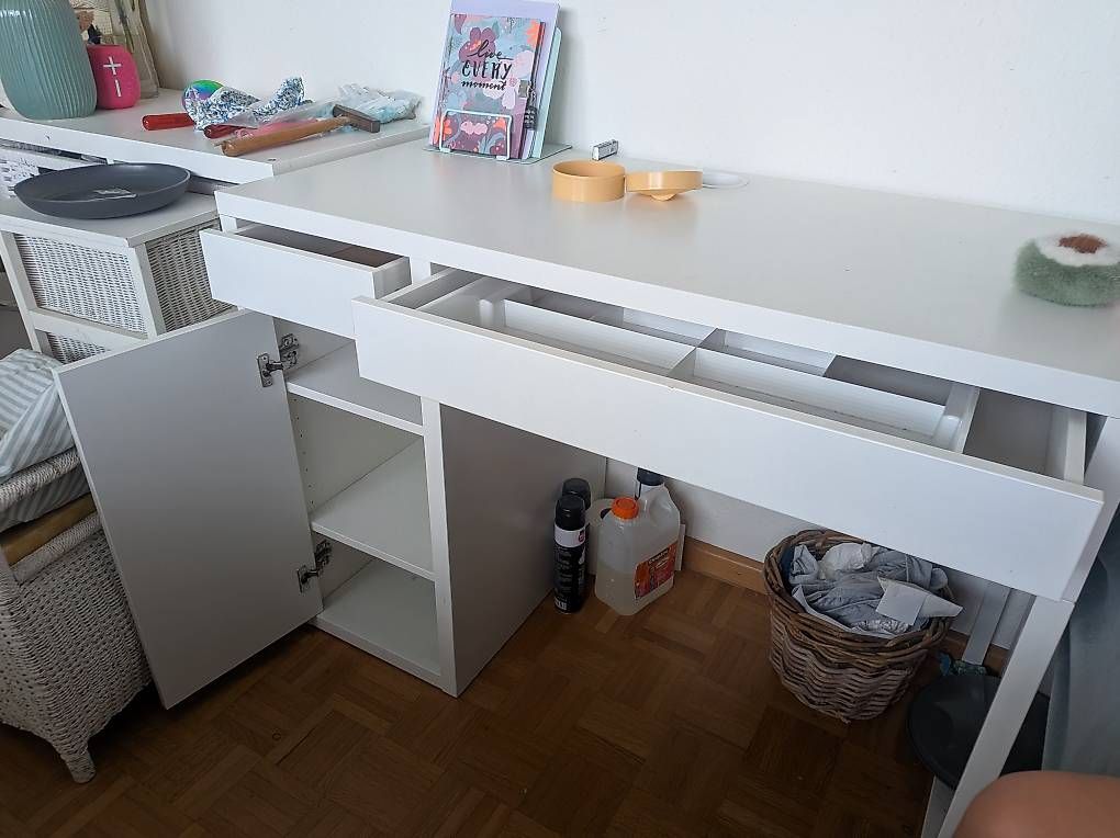 Scrivanie: Gratis!!! Schönes, weisses Kinderpult  – Usato da Riehen venduto da seemee