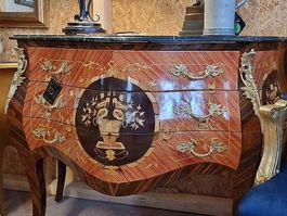 Französische Kommode Louis XV, geschweift
