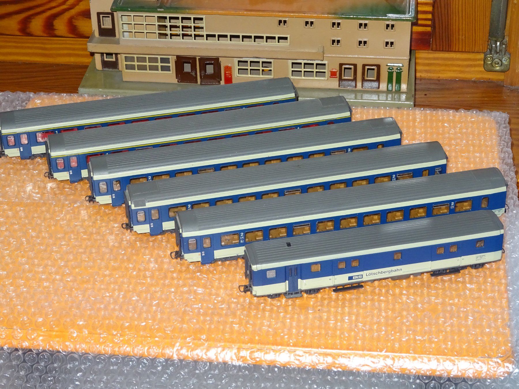 Roco Modellini di ferrovie: Vagons Roco BLS – Usato da Bigorio venduto da hp_41 2