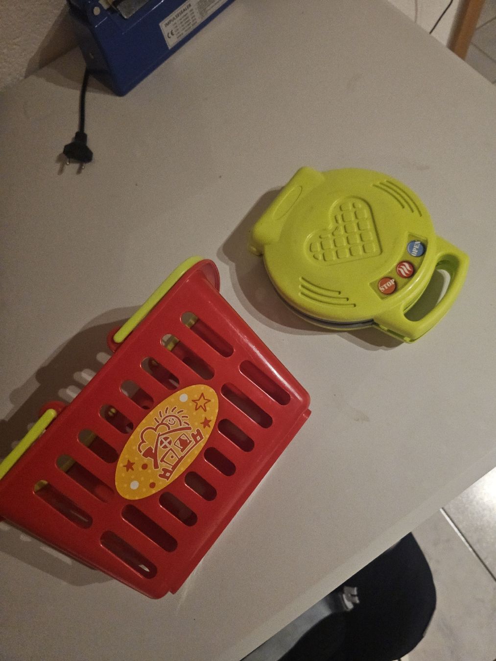 Giocattoli: Gaufrier et panier pour enfant – Usato da Sornetan venduto da T.a333 1