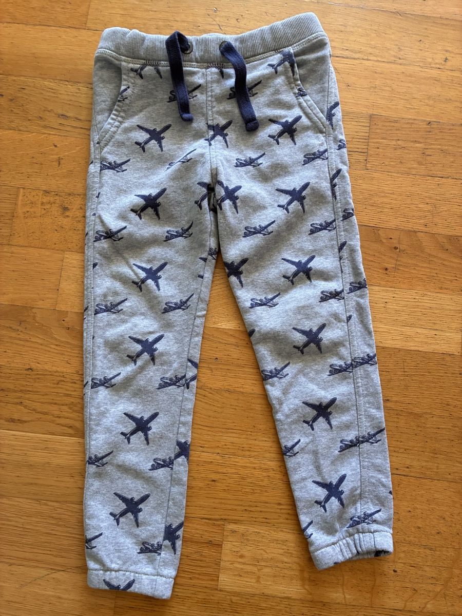 Pantaloni: Tolle Trainerhose Gr. 116 – Usato da richterswil venduto da lunamarie001