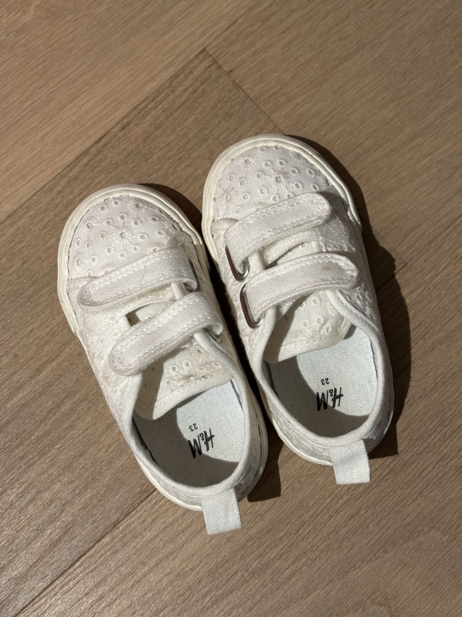 H&M Scarpe per ragazze: Frühling/Sommer Schuhe gr 23 – Usato da Wahlen b. Laufen venduto da Slash077