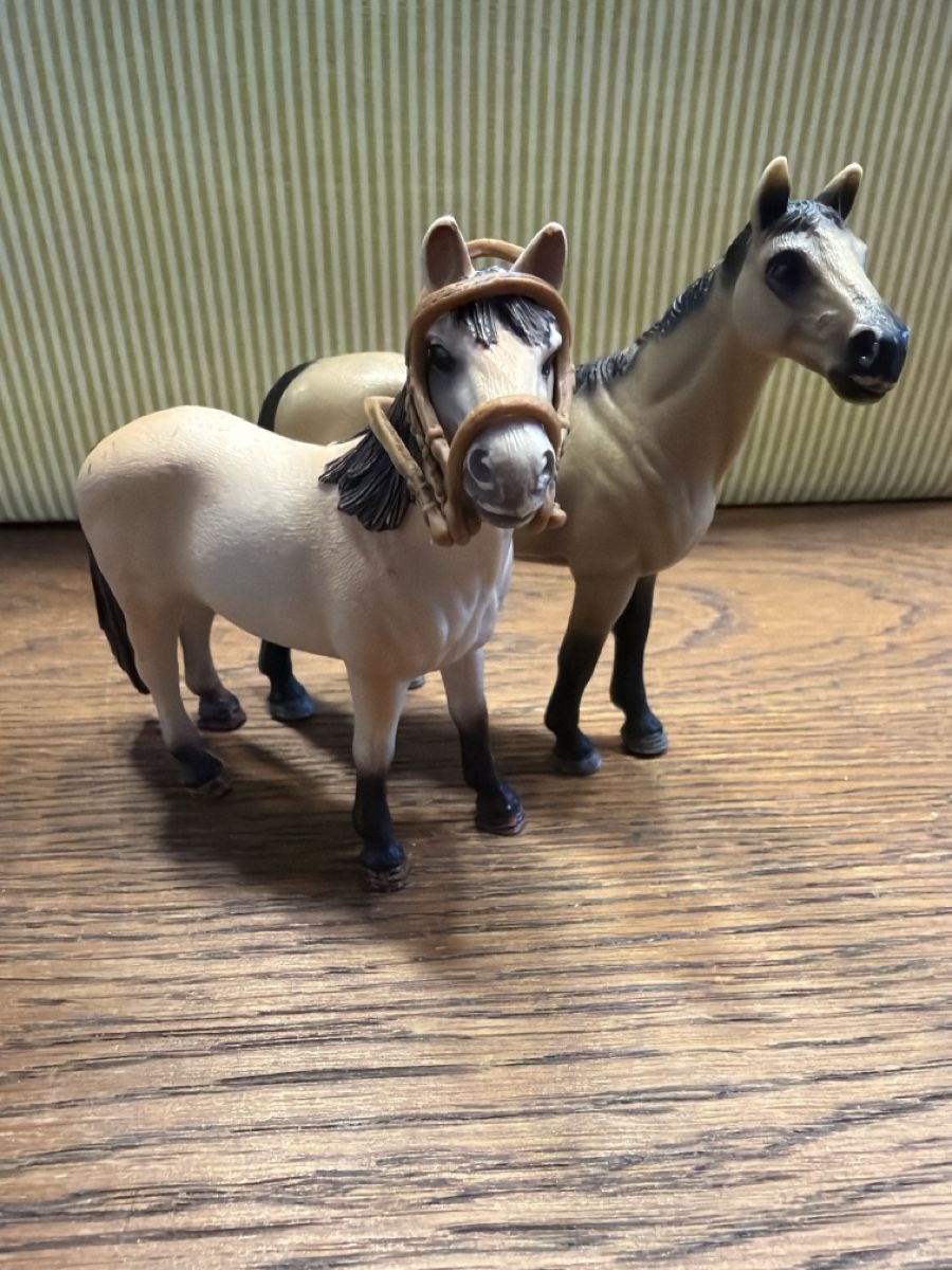 Schleich Giocattoli: Schleich 2 Pferde  – Usato da Auw venduto da grisu81