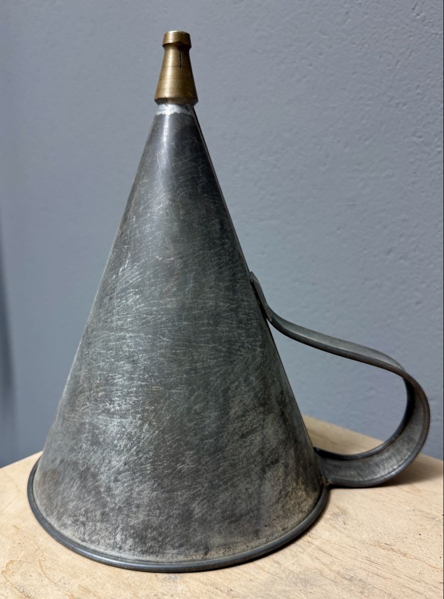 Altri elettrodomestici e apparecchi d’epoca: Antiker Trichter 23.5 cm mit Gebrauchsspuren – Usato da Rothrist venduto da Luckywinner 1