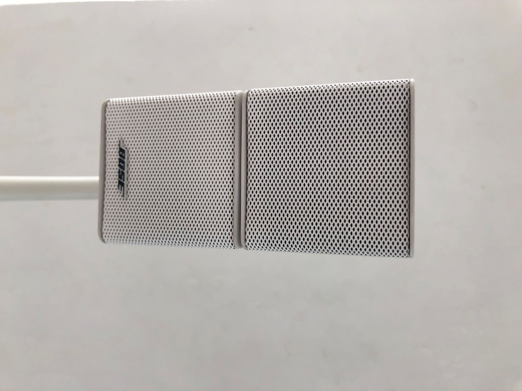 Bose Lautsprecher: BOSE Lautsprecher mit Ständern weiss 4 Stk – Gebraucht aus Laupersdorf von TaBeK1974