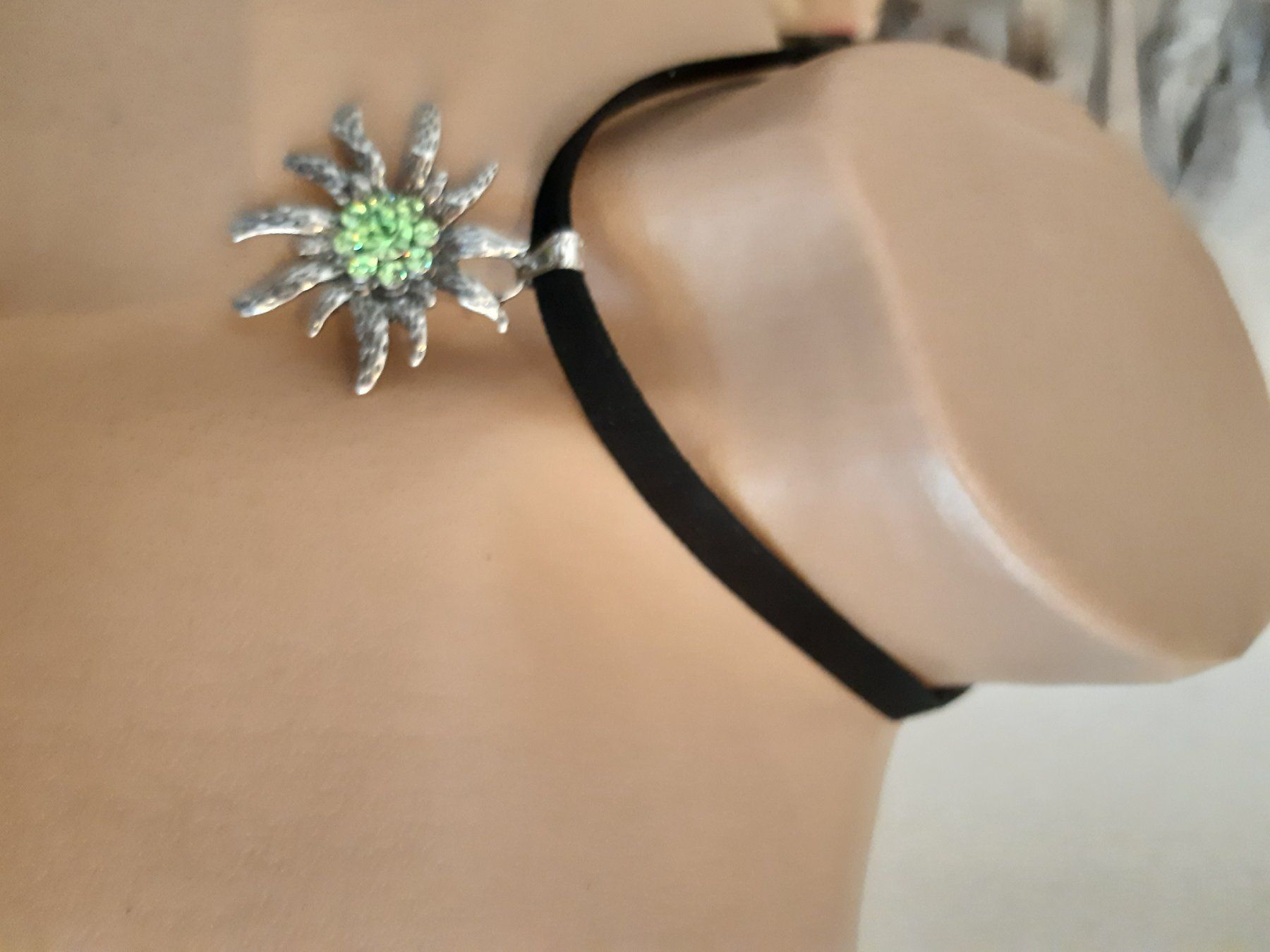 Pendentifs: Kropfband edelweiss blau Schwingfest – Neuf avec emballage d'origine à Ibach par chaemilochhobbygarte 4