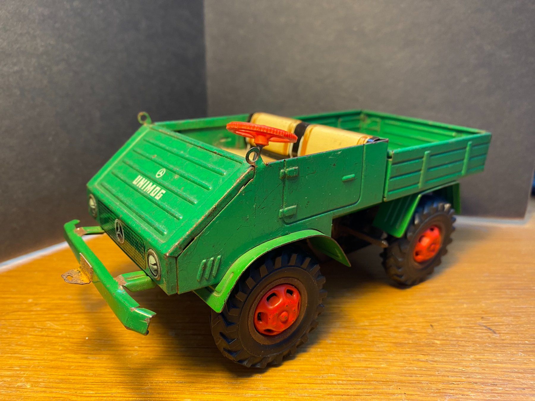 Spielzeuge: Unimog Tippco Blech – Gebraucht aus Spiez von