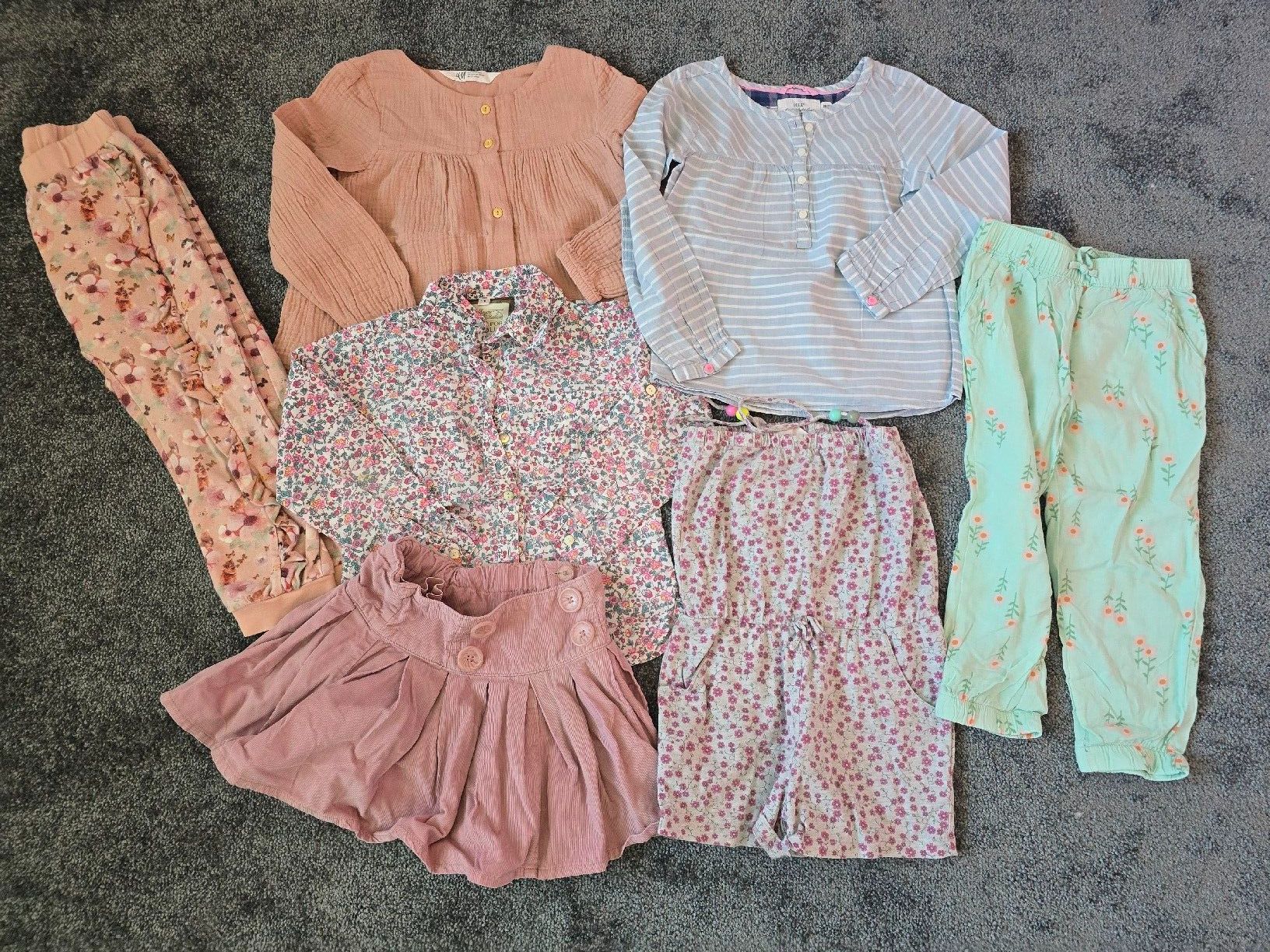 Lotti & Set di vestiti: Kleiderpaket Mädchen Gr. 104/110 – Usato da Unterentfelden venduto da Panda-87