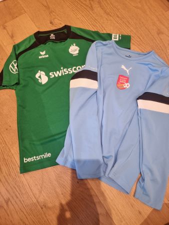 2 Fussballshirts, 152