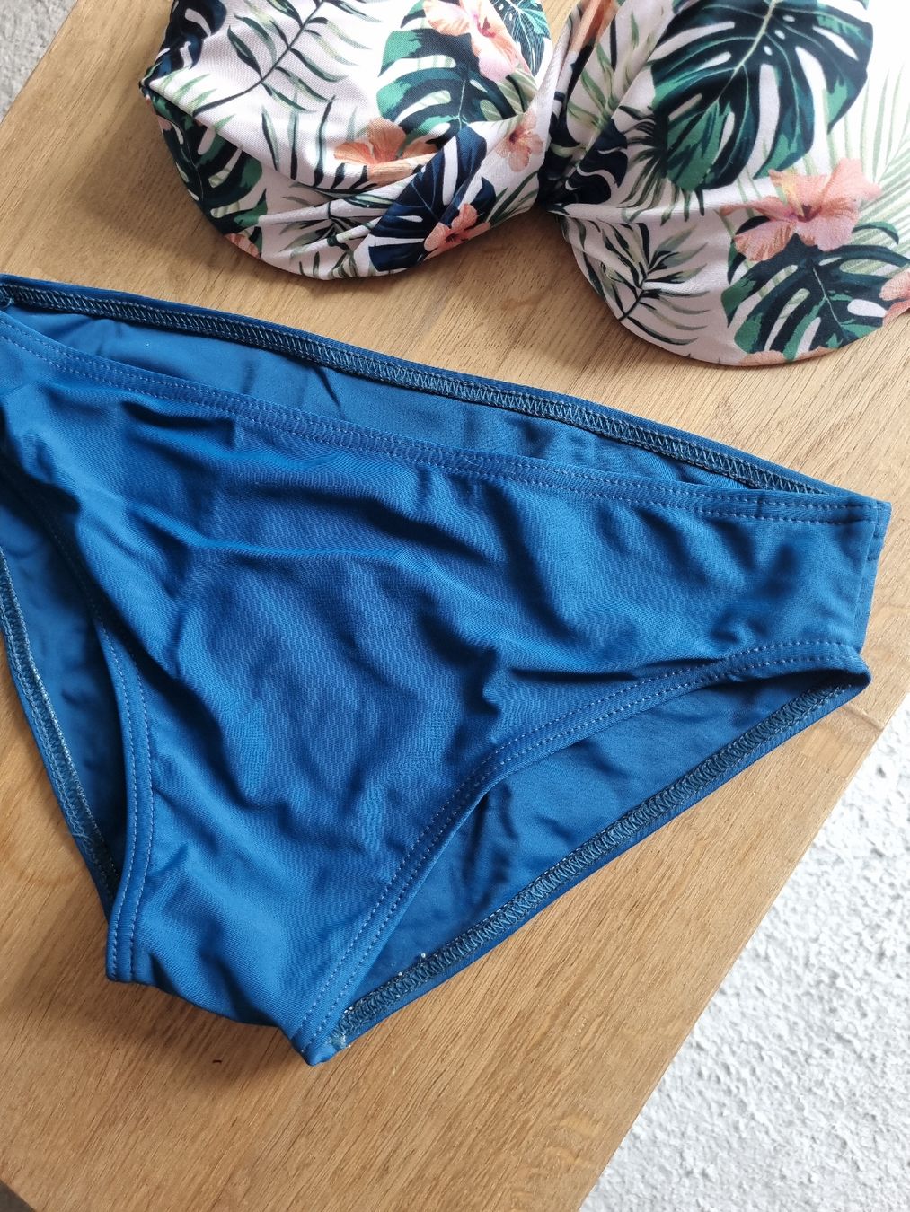 Costumi da bagno & Bikini: Bikini Tropical Print Top Blue Bottoms  – Usato da Aigle venduto da Smagbrelle18 1