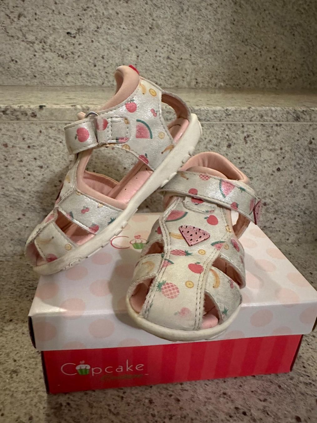 Scarpe per ragazze: Mädchen Sandalen & Clogs//Gr.23 – Usato da Böckten venduto da ZokaAugust 1