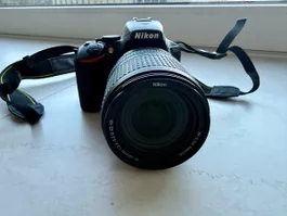 Nikon D5600 + Nikkor 18–140mm VR + Lowepro Tasche