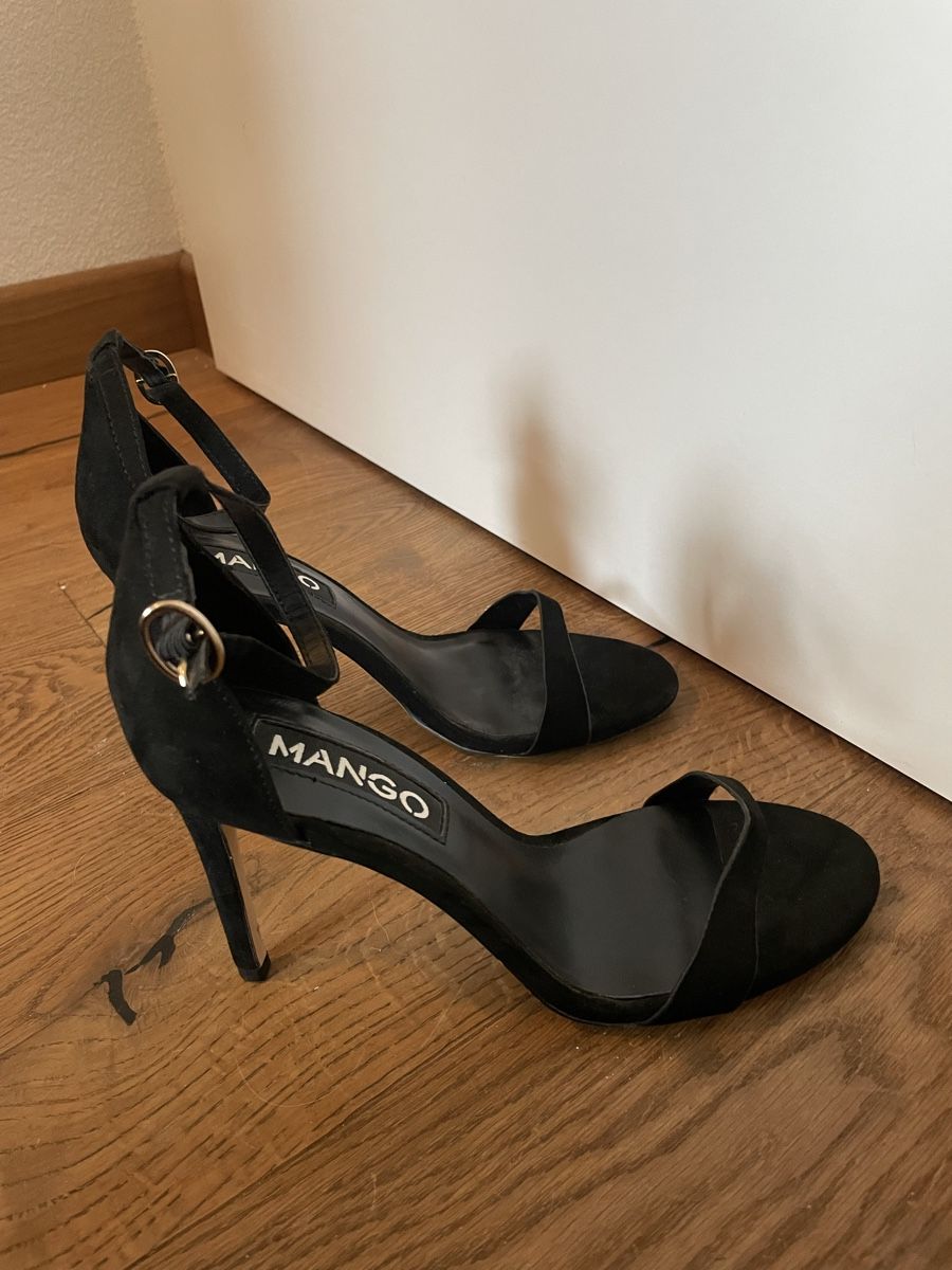 Mango Damenschuhe: Black Mango Suede Heels, size 39 – Gebraucht aus Roche VD von closetcleanse 4