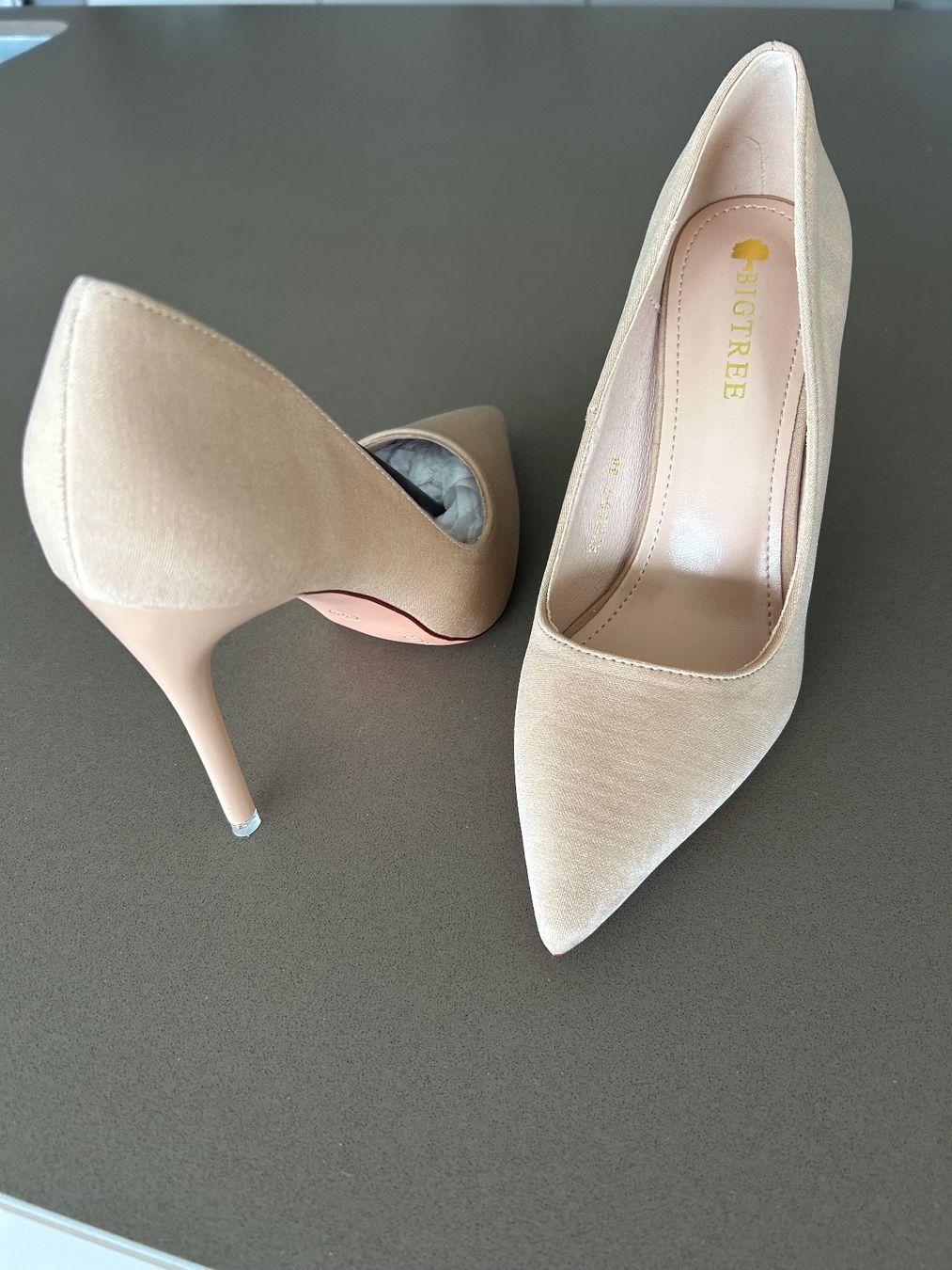 Scarpe da donna: Klassischer Pumps – Nuovo (secondo la descrizione) da Kilchberg ZH venduto da Anie.