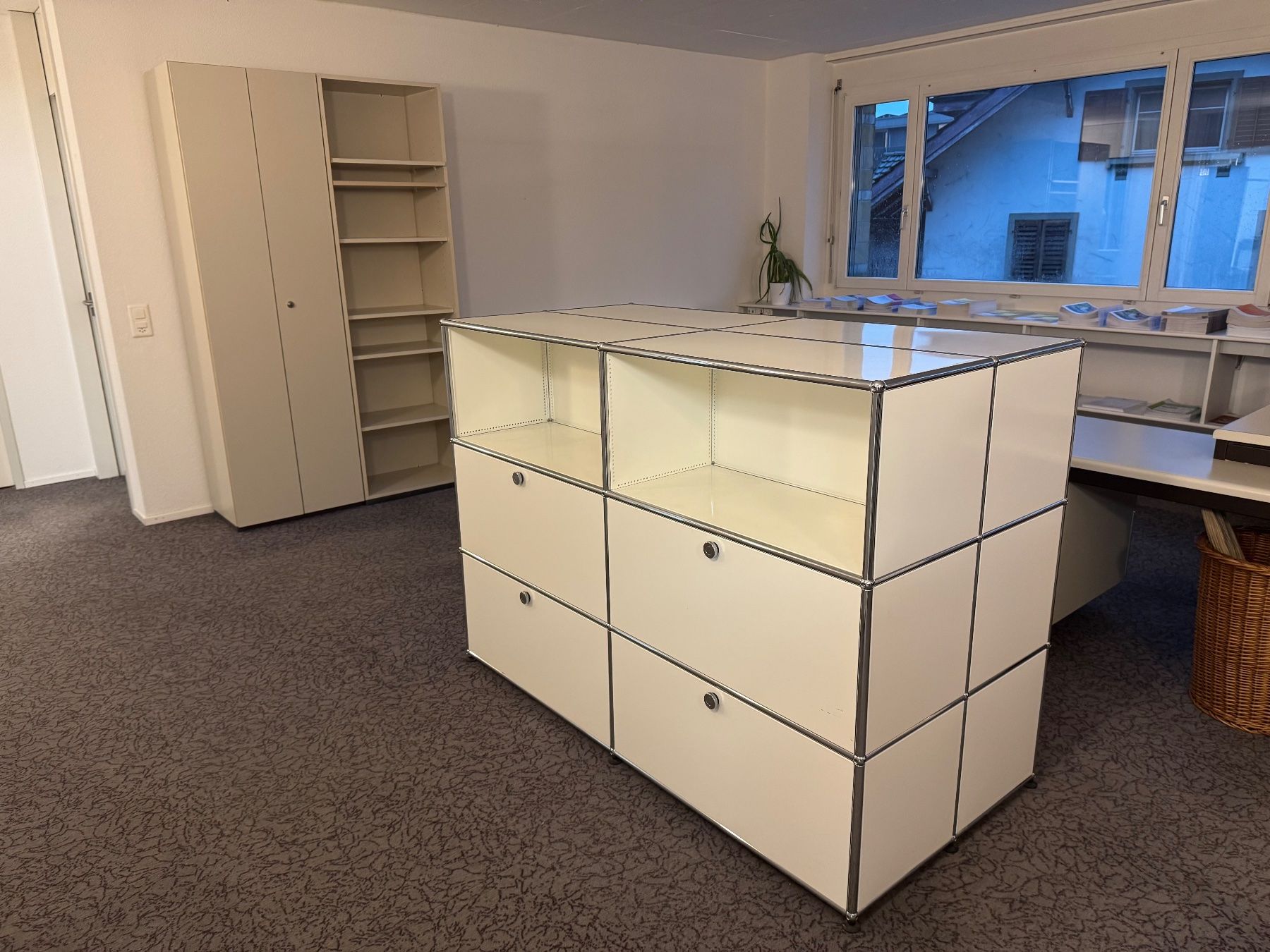 USM Regale: 2 X Usm Highboard Doppelseitig  weiss  Lieferung Gratis – Gebraucht aus Thun von Thuno6