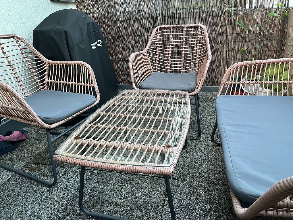 Set de table et chaises: Gartenmöbel-Set zu verkaufen – D'occasion à Merlischachen par hsy_f58t