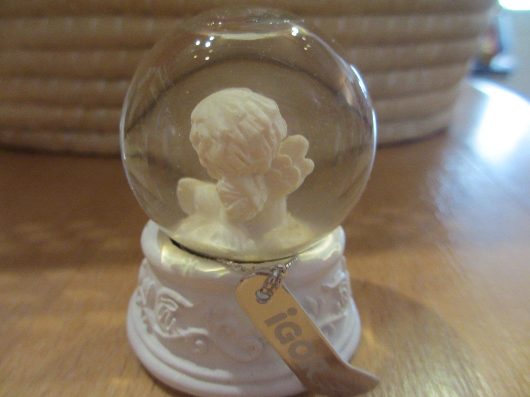 Figuren: kleine Schneekugel mit Igor-Engel – Neu (gemäss Beschreibung) aus Herisau von fan_h9qj