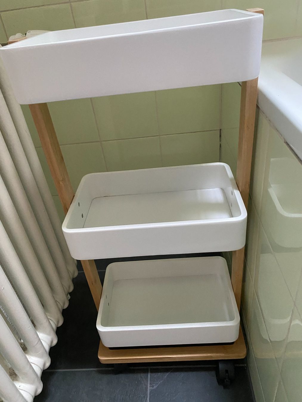 Behälter & Ähnliches: Ausziehbare Schublade auf Rollen – Gebraucht aus St. Gallen von art_pn78