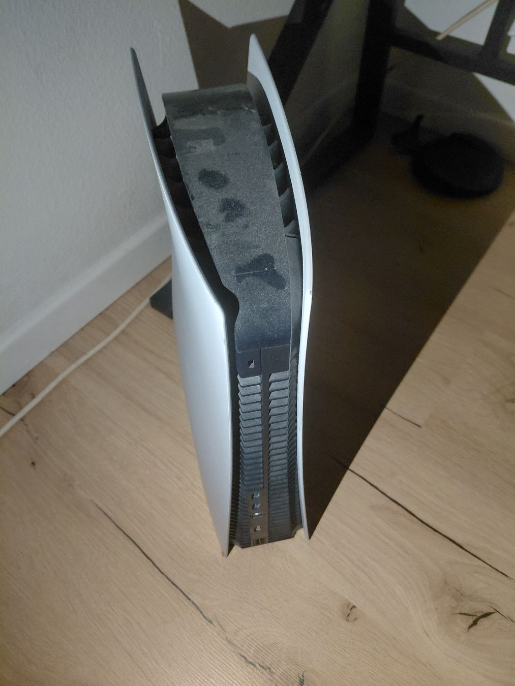 Sony Konsolen: PS5 Spielkonsole mit Ständer und Controller, Top Zustand! – Gebraucht aus Glattbrugg von din_nl6n 2
