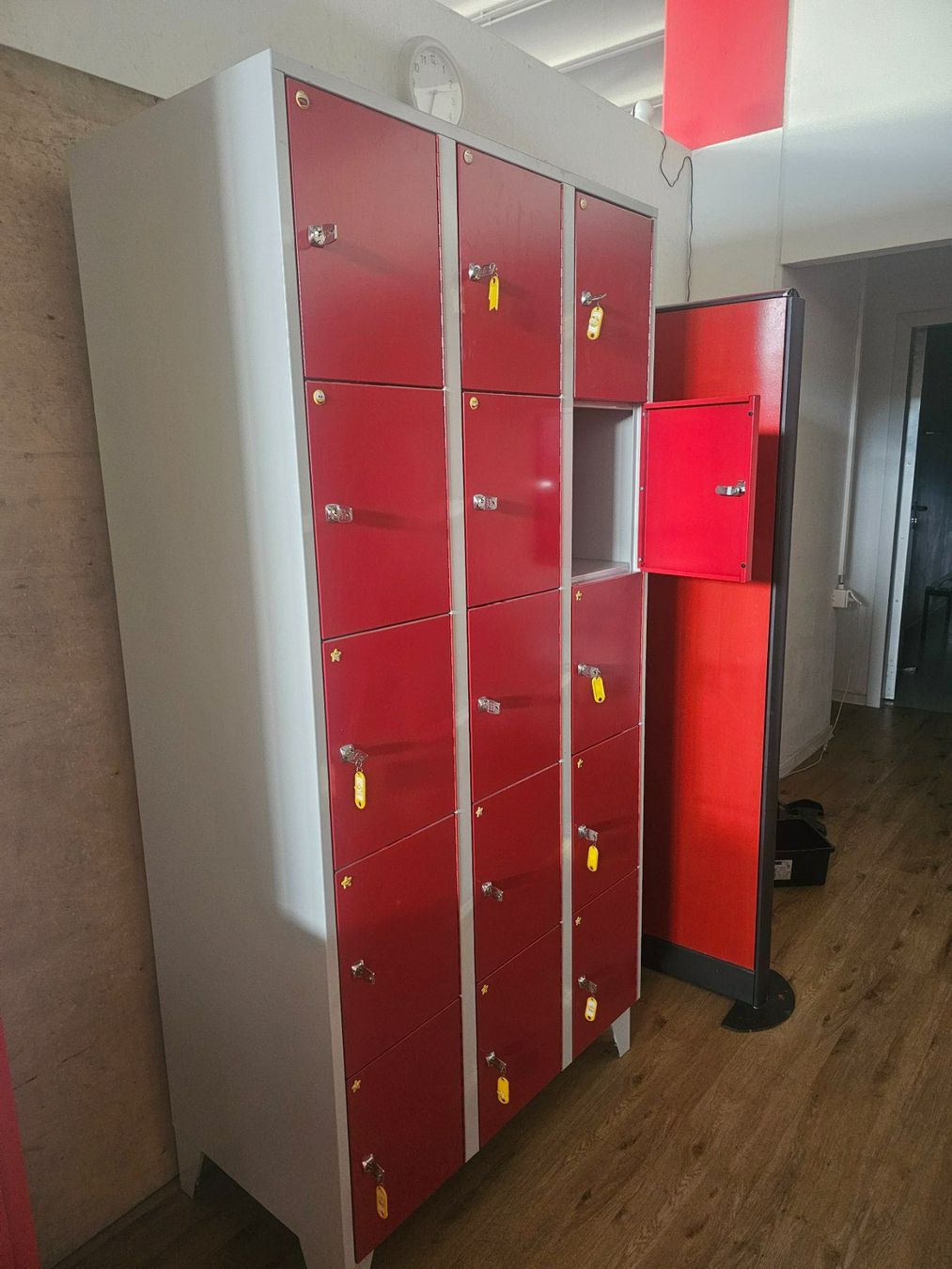 Armadi: Armadietti spogliatoio Kaiser+Kraft – Usato da S. Antonino venduto da chi_nmt8 4