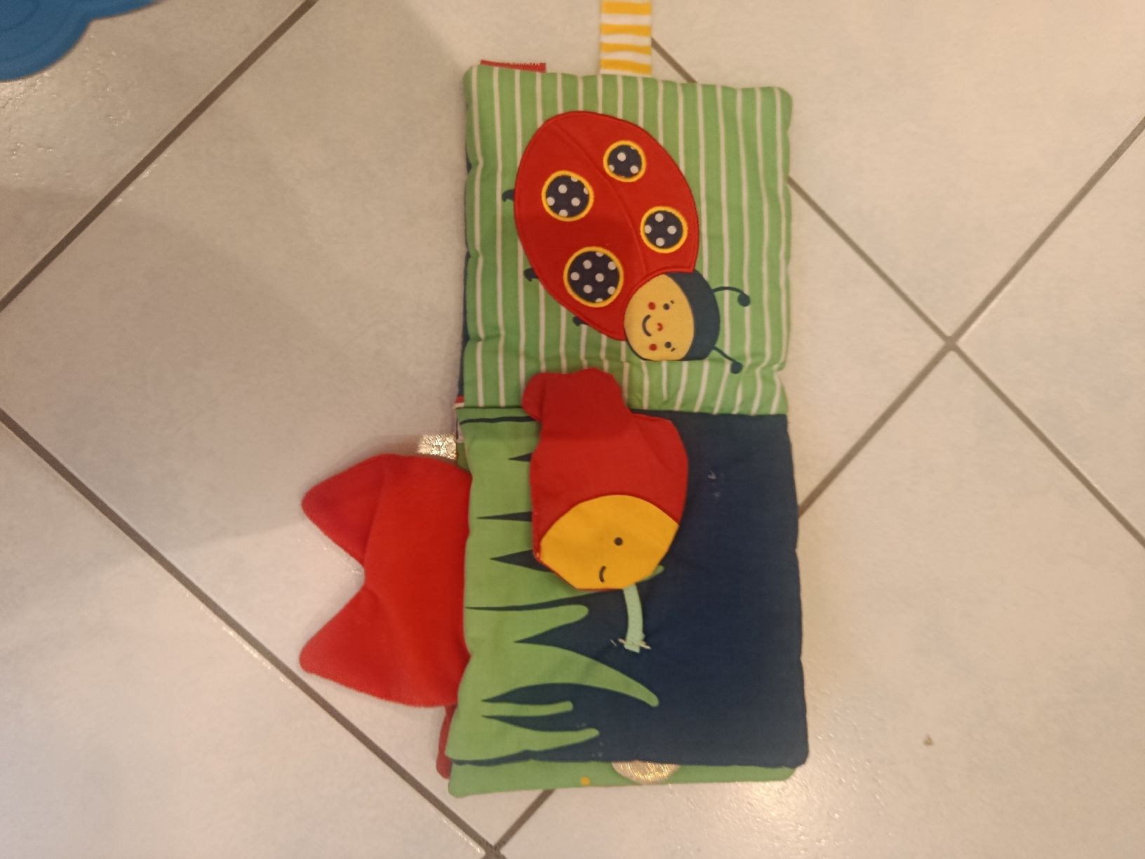 Livres: Baby Buch aus Stoff – D'occasion à Alterswil FR par Bhoerler 2