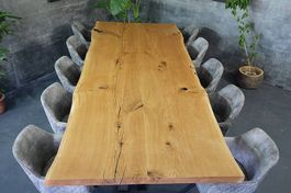 Massiver Eichenholztisch