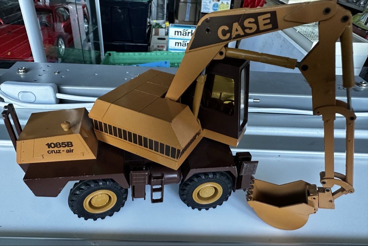 Bagger: Case 1085B Bagger - 1/35 - SN# 281 - Conrad ab 29.- – Gebraucht aus Sennwald von HARO-Import 1