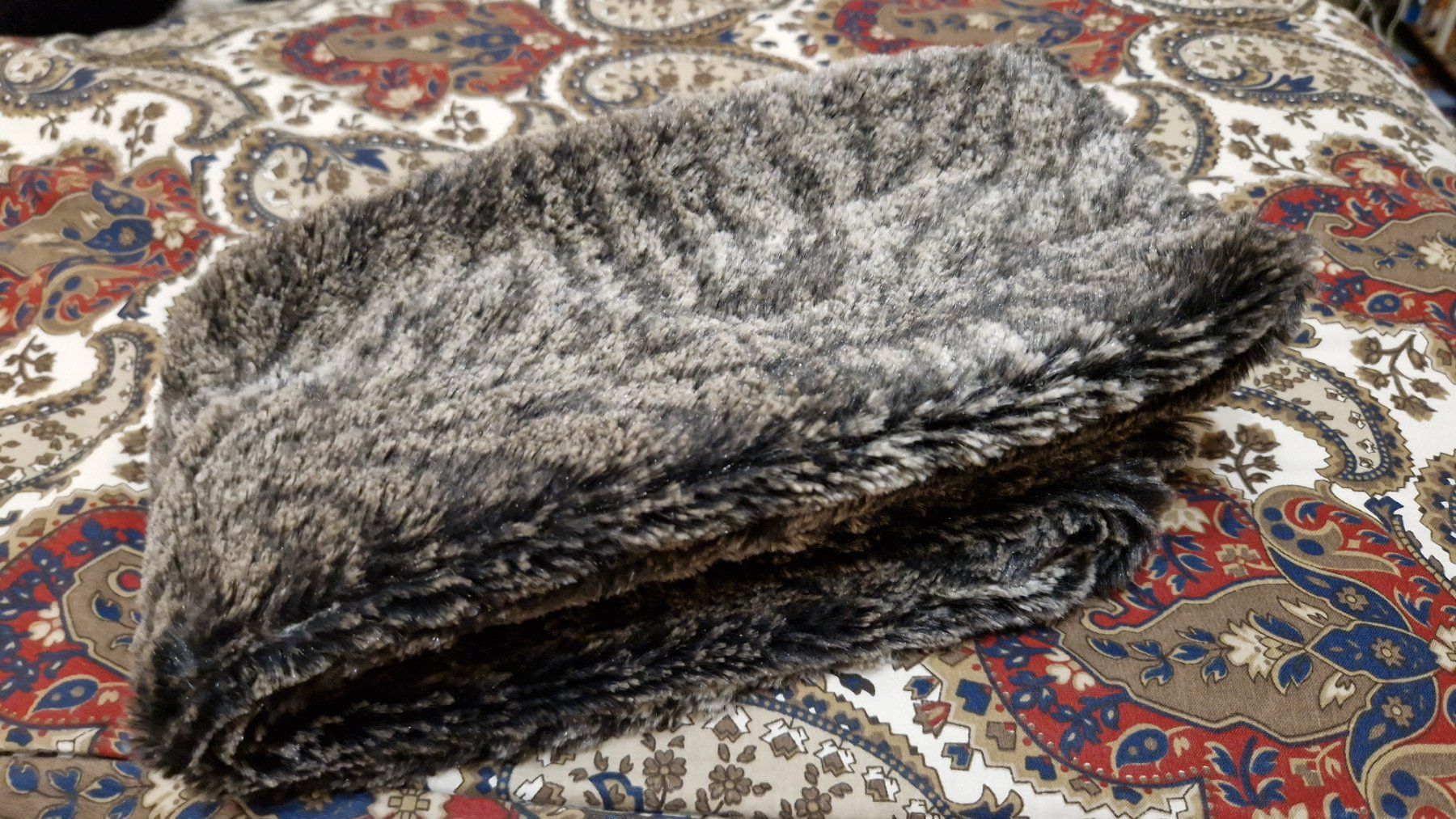 Foulard & Sciarpe: Grauer ultraweicher 'getigerter' Kunstfell-Schal – Usato da Oberengstringen venduto da Sheera7 4