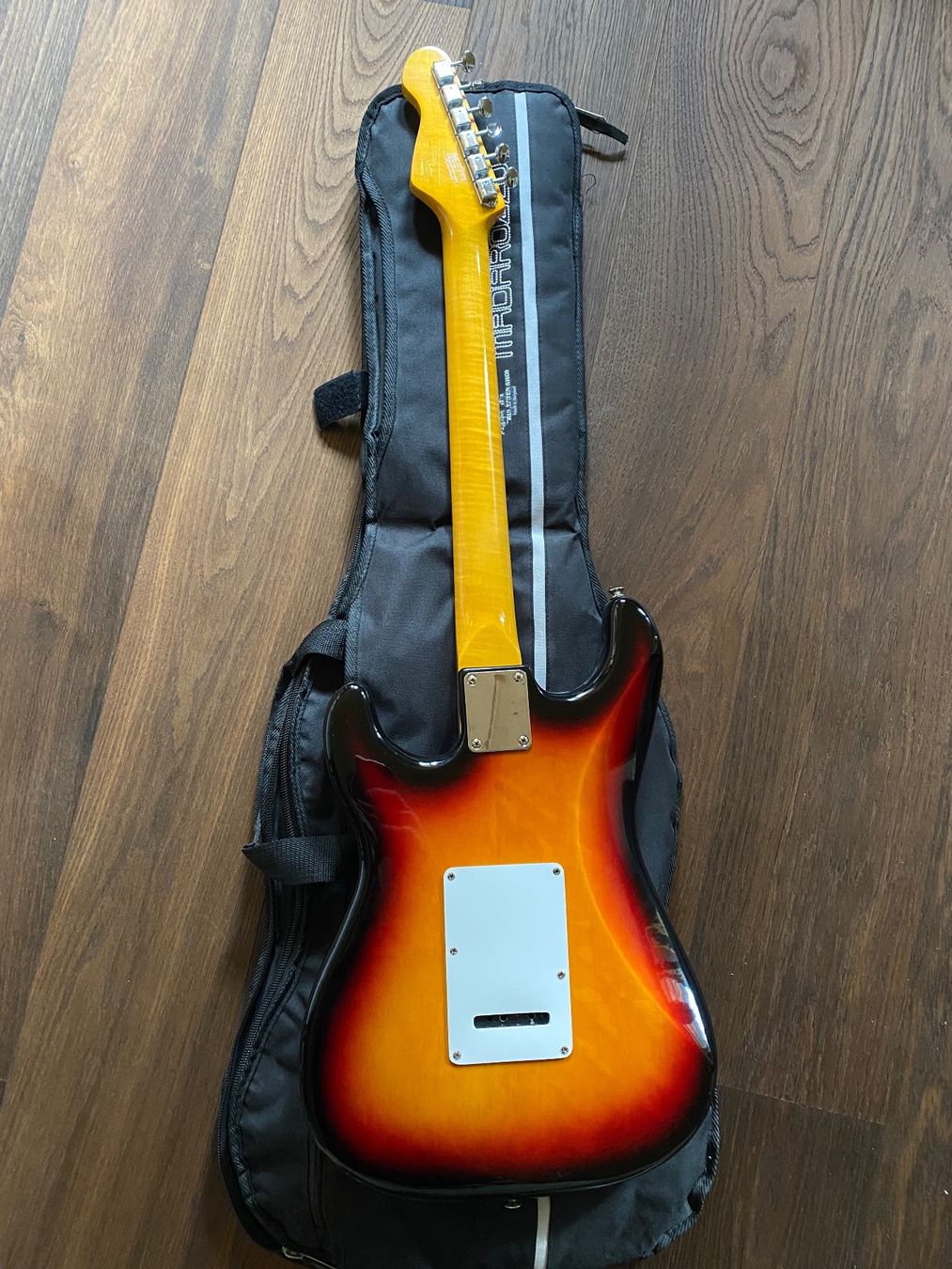 Musikinstrumente: Vintage Reissued V6 E-Gitarren Set – Gebraucht aus Walkringen von Simoonx1999 1