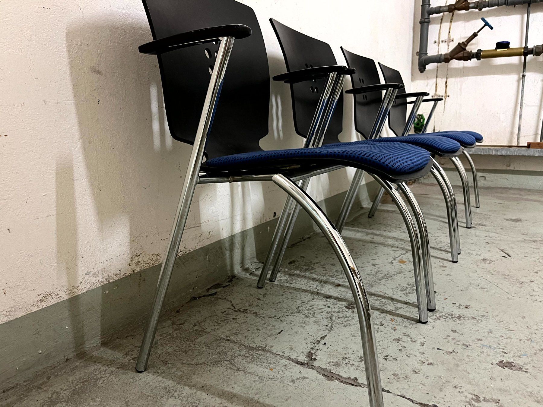 Stühle: 4 Stück Konferenzstühle stappelbar – Gebraucht aus Seftigen von tom713 1