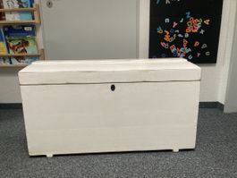 Restaurierte Holztruhe „shabby chic“