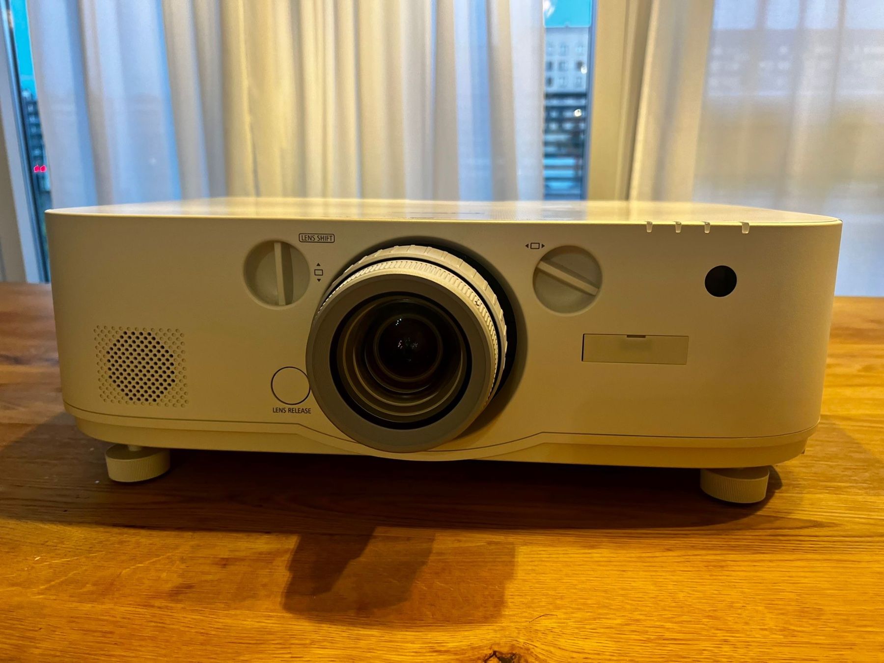 Nec Videoprojektoren: NEC PA522U - neuwertig – Gebraucht aus Schlieren von A12S13 1