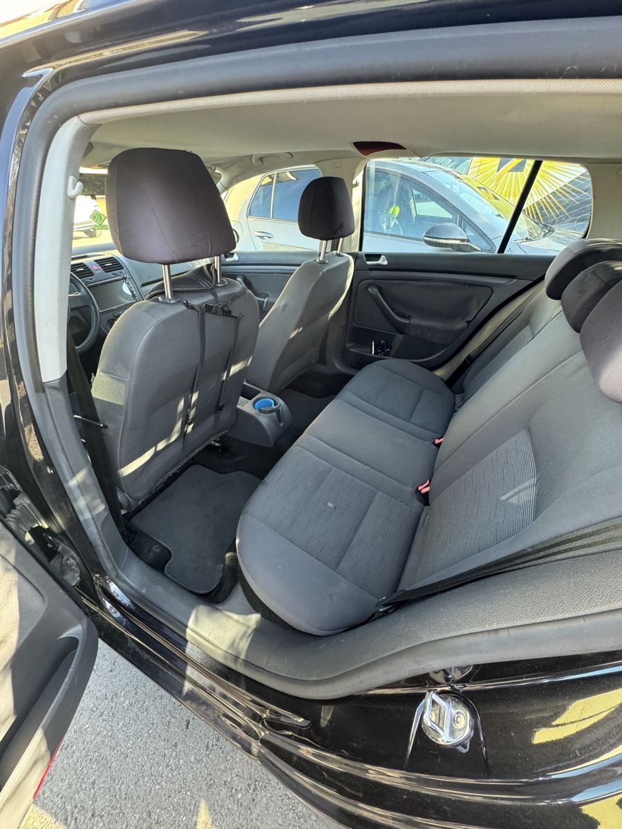 VW Automobili: Golf 5 1.6 FSI – Usato da Appenzell venduto da res_95f6 7