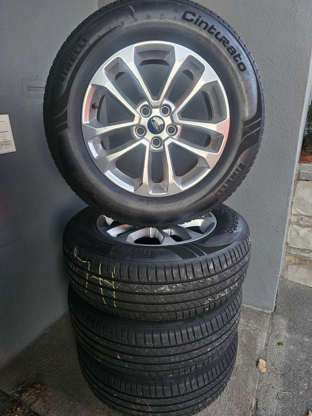 Ford Pneumatici & Ruote complete: Ford Kuga Sommerräder 17 zoll – Usato da Kaltbrunn venduto da gello1991