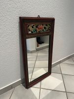 Koreanischer Wandspiegel aus Holz mit farbigen Schnitzereien