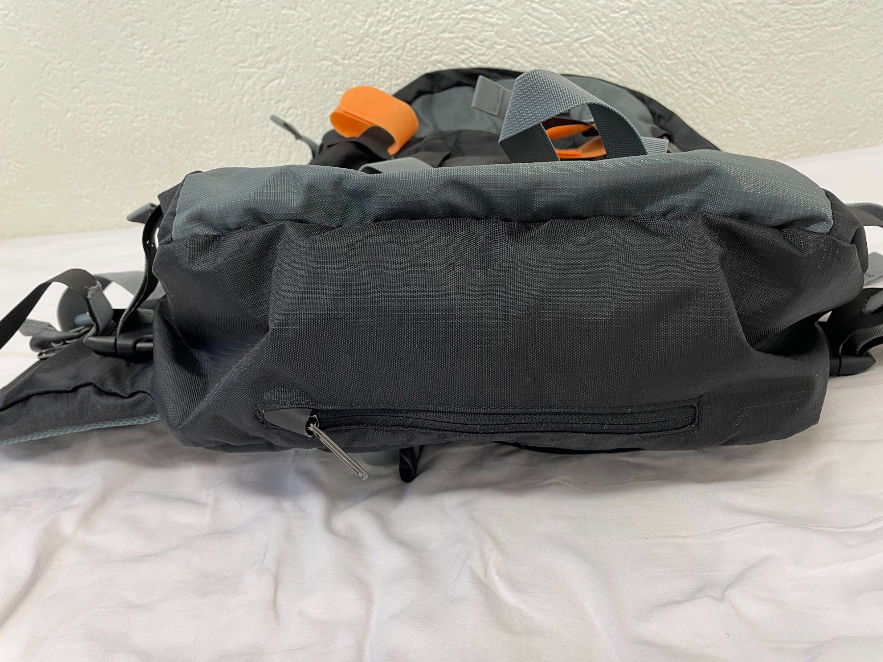 Zaini: NIKKO Rucksack Tundra 40 Schwarz-Grau – Usato da Zollikon venduto da yaris0505 6