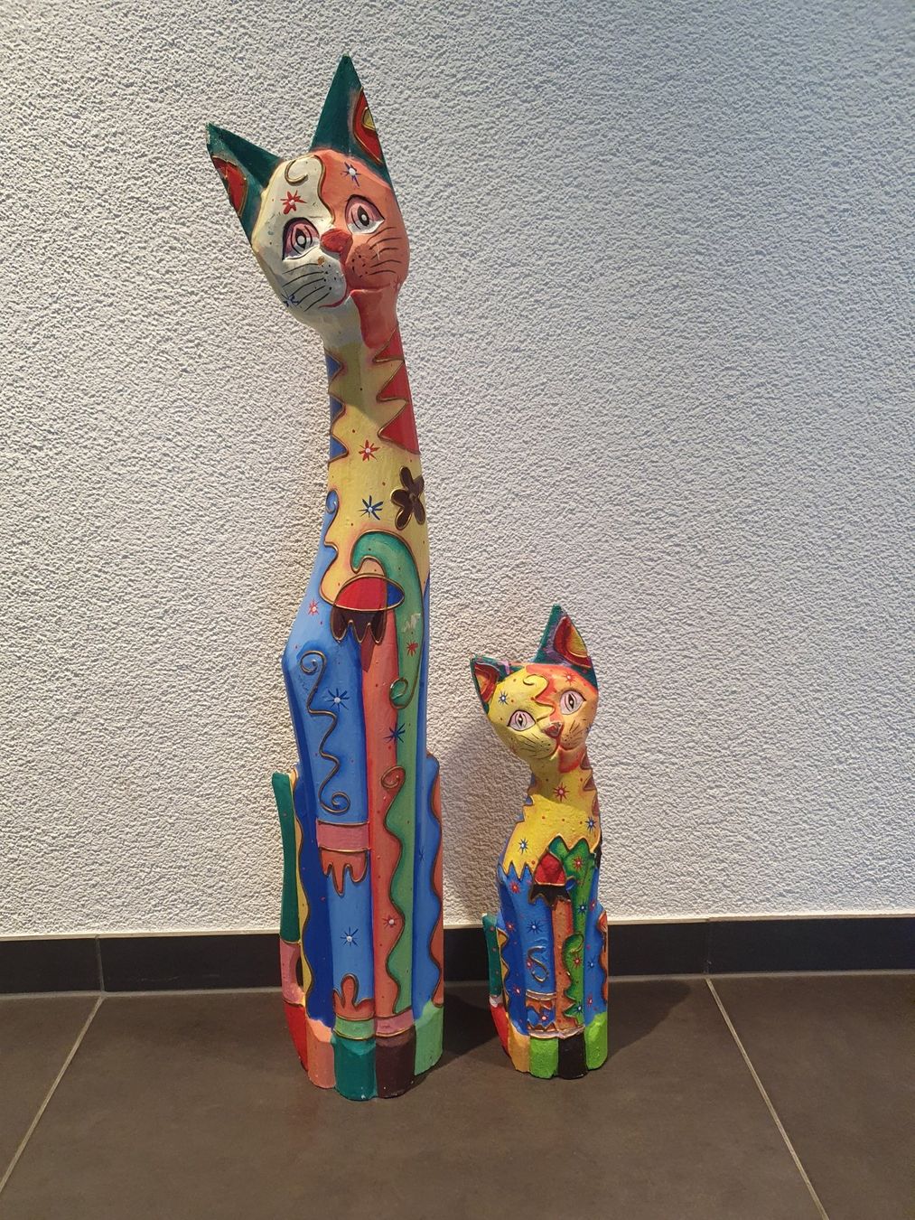 Tutte le decorazioni: Deko Katzen Holz, bunt bemalt, 2 Stück – Usato da Maschwanden venduto da ruth07