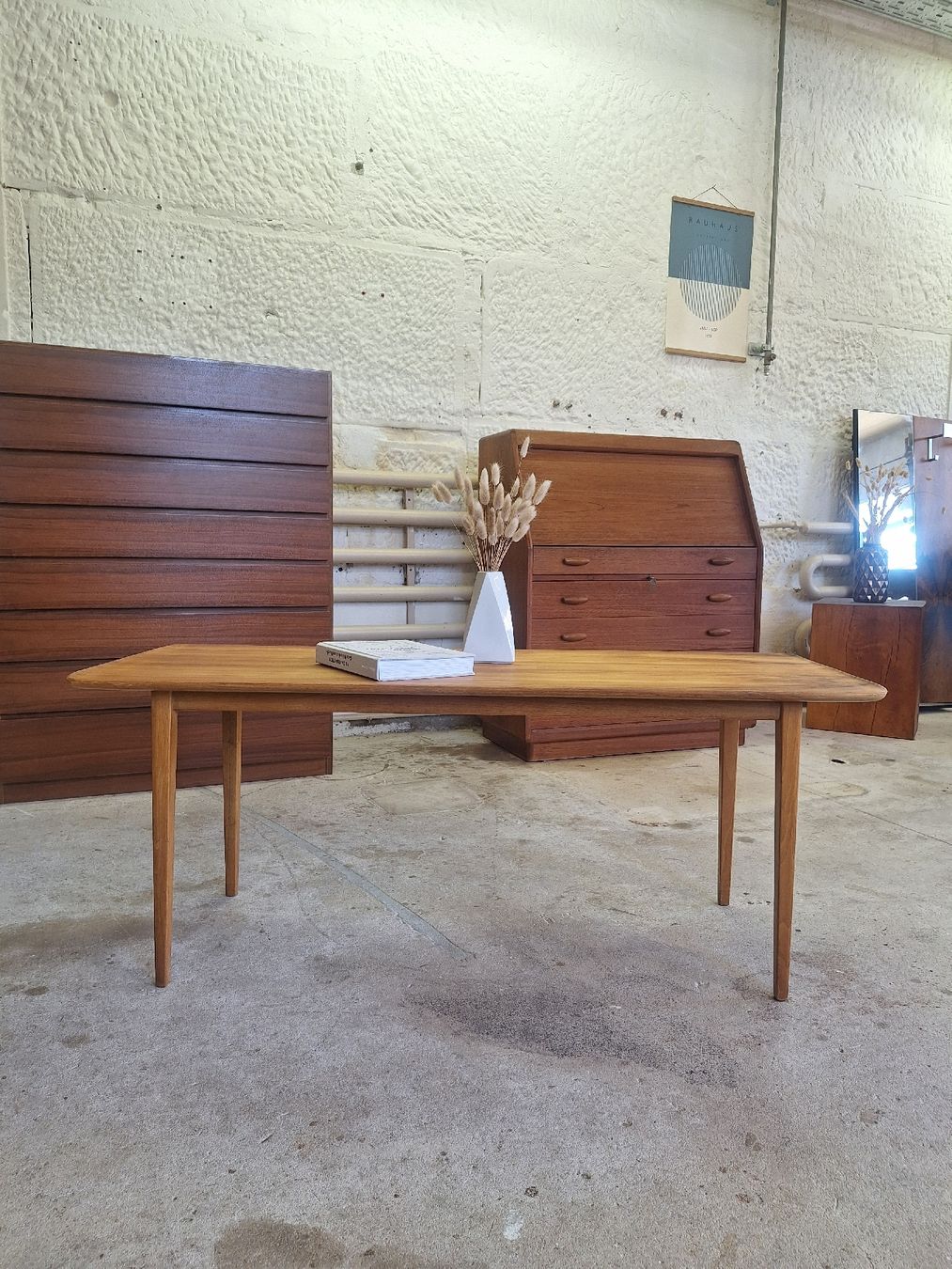 Tische: Antiker Couchtisch, Nussbaum, Vintage – Gebraucht aus Urtenen-Schönbühl von Atelier21_bern 1