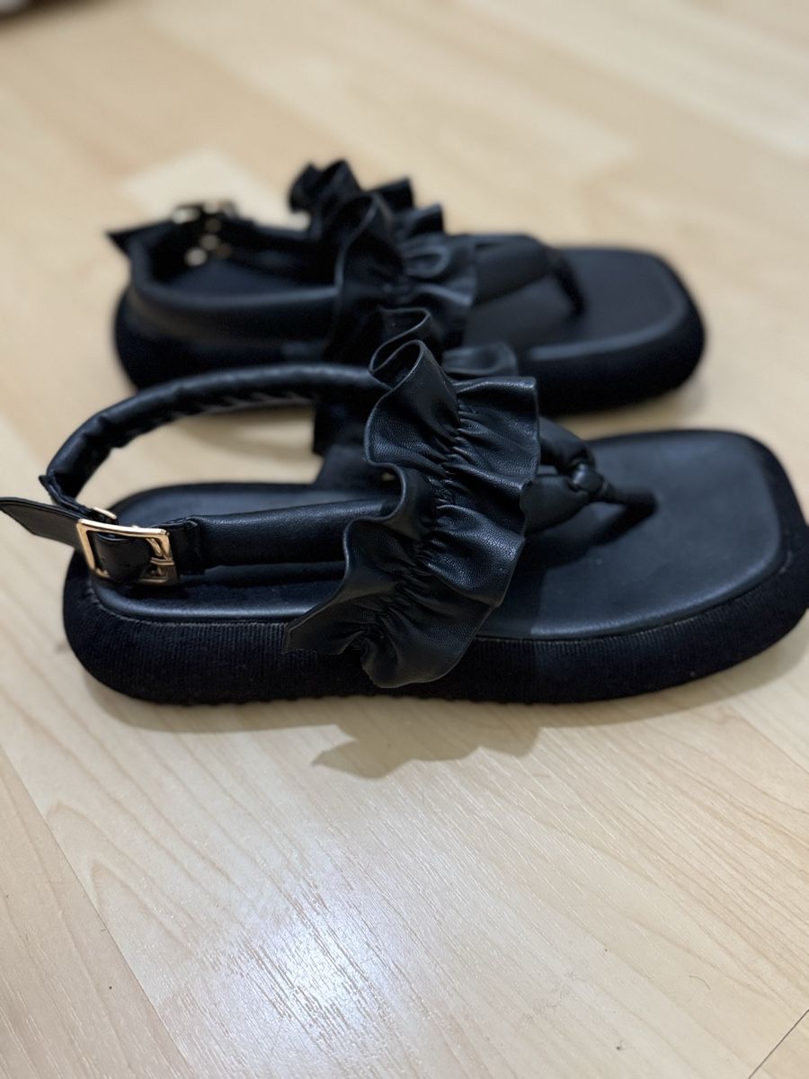Scarpe da donna: Platform sandals / Black Summer Sandals with Ruffles – Usato da Seon venduto da Avina12 1