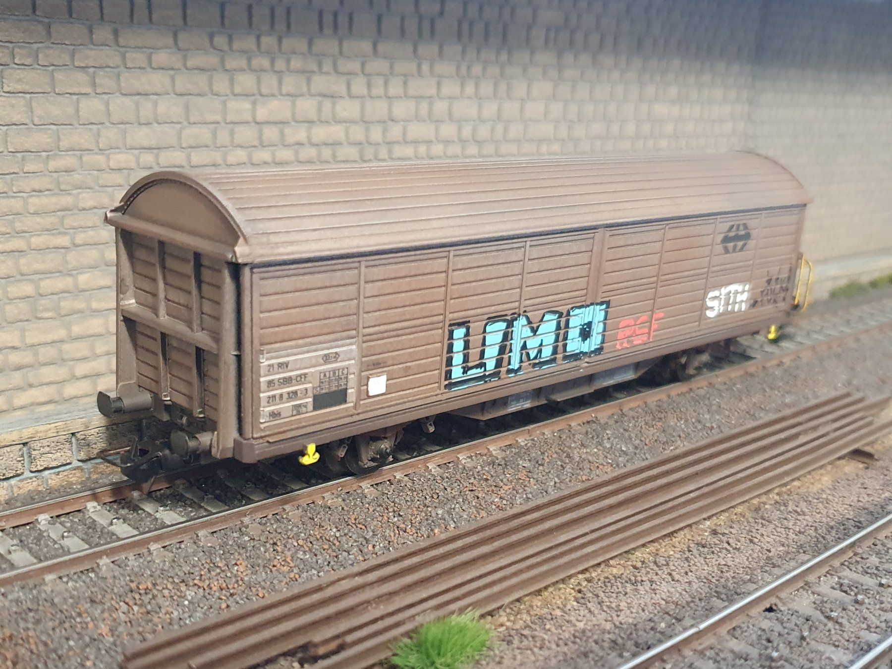 Roco Modellini di ferrovie: WAGON HBIS, SBB-CFF, ROCO 4341, PATINE + GRAFFITIS – Usato da Loveresse venduto da FIFILOULOU 2