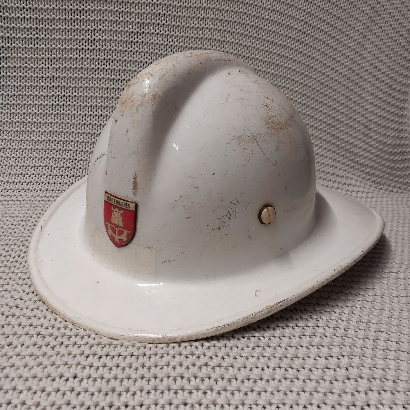 Pompieri: Alter Feuerwehrmann Helm Mühlethurnen – Usato da Gwatt (Thun) venduto da umwelt-brocki