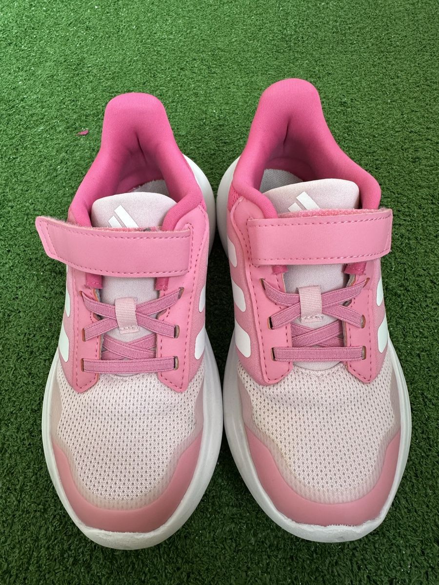 Chaussures filles: Adidas Mädchen Schuhe – D'occasion à Belp par gun_5bnr