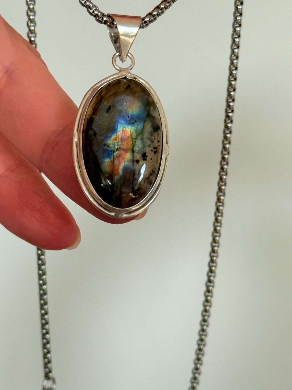 Catenine: Collier Labradorite Élégance discrète, neuf. – Nuovo e nell'imballaggio originale da Genève venduto da AGBERG