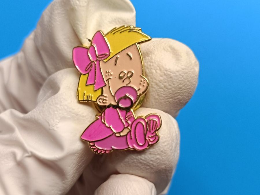 Placchette & Badge: Pin Comic Baby - Box 43 – Usato da Köniz venduto da Pinscollect