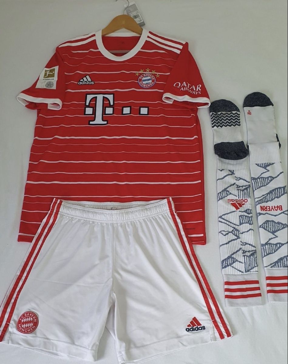Bayern München Canottiere & Pantaloni: Komplettes Bayern München 2022/23 Player Version grosse L – Nuovo (secondo la descrizione) da Maienfeld venduto da tobeyl2020 2