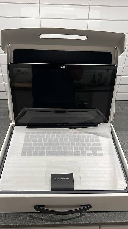 Apple Notebook: Apple MacBook Pro (15-inch, Late 2008) – Usato da Zürich venduto da Steve_and_ali 2