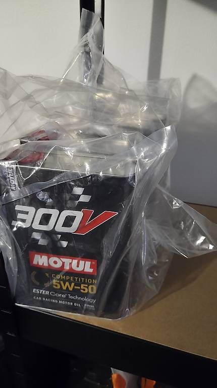 Huiles et additifs: Motul 300v 5w50 – D'occasion à Roggwil BE par gadalulu